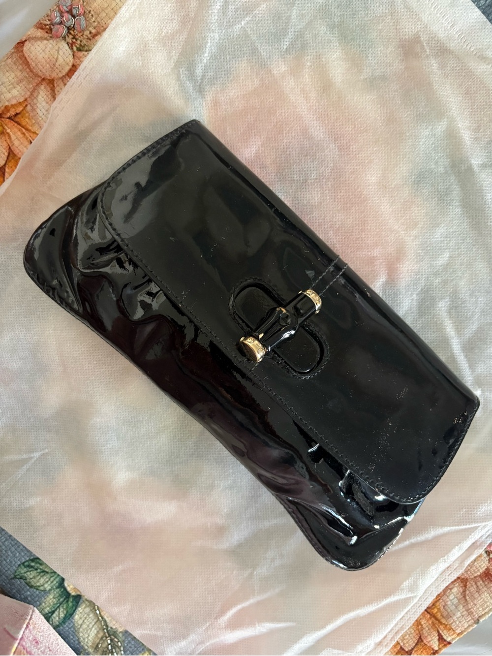 Gucci Black Patent Leather Clutch with Gold-Tone Hardware…need paint work on bck